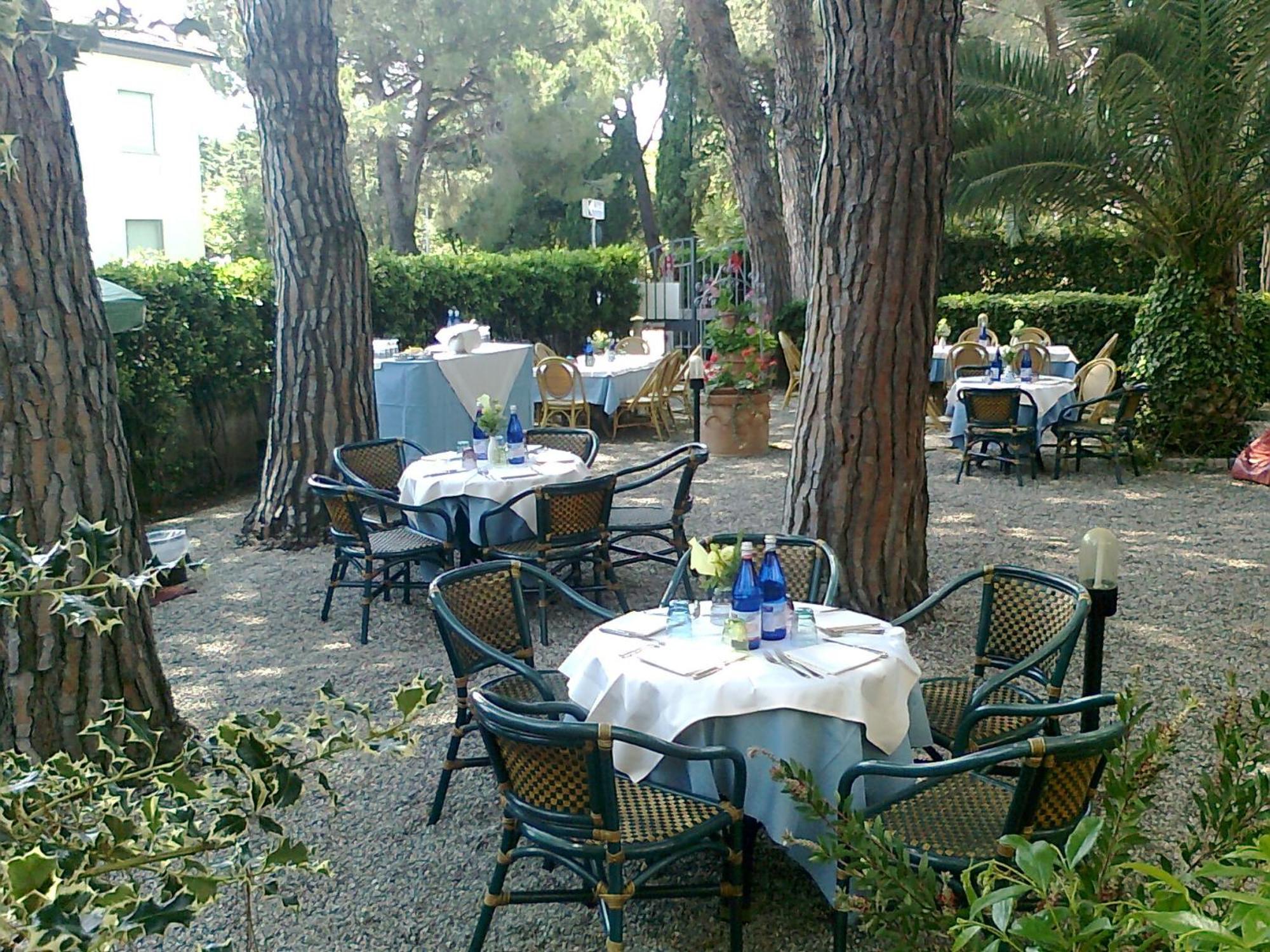 Hotel Massimo Marina di Cecina Esterno foto