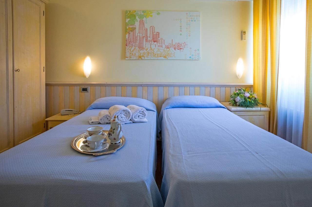 Hotel Massimo Marina di Cecina Esterno foto
