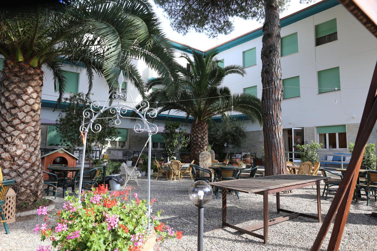 Hotel Massimo Marina di Cecina Esterno foto