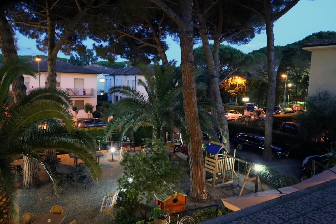 Hotel Massimo Marina di Cecina Esterno foto