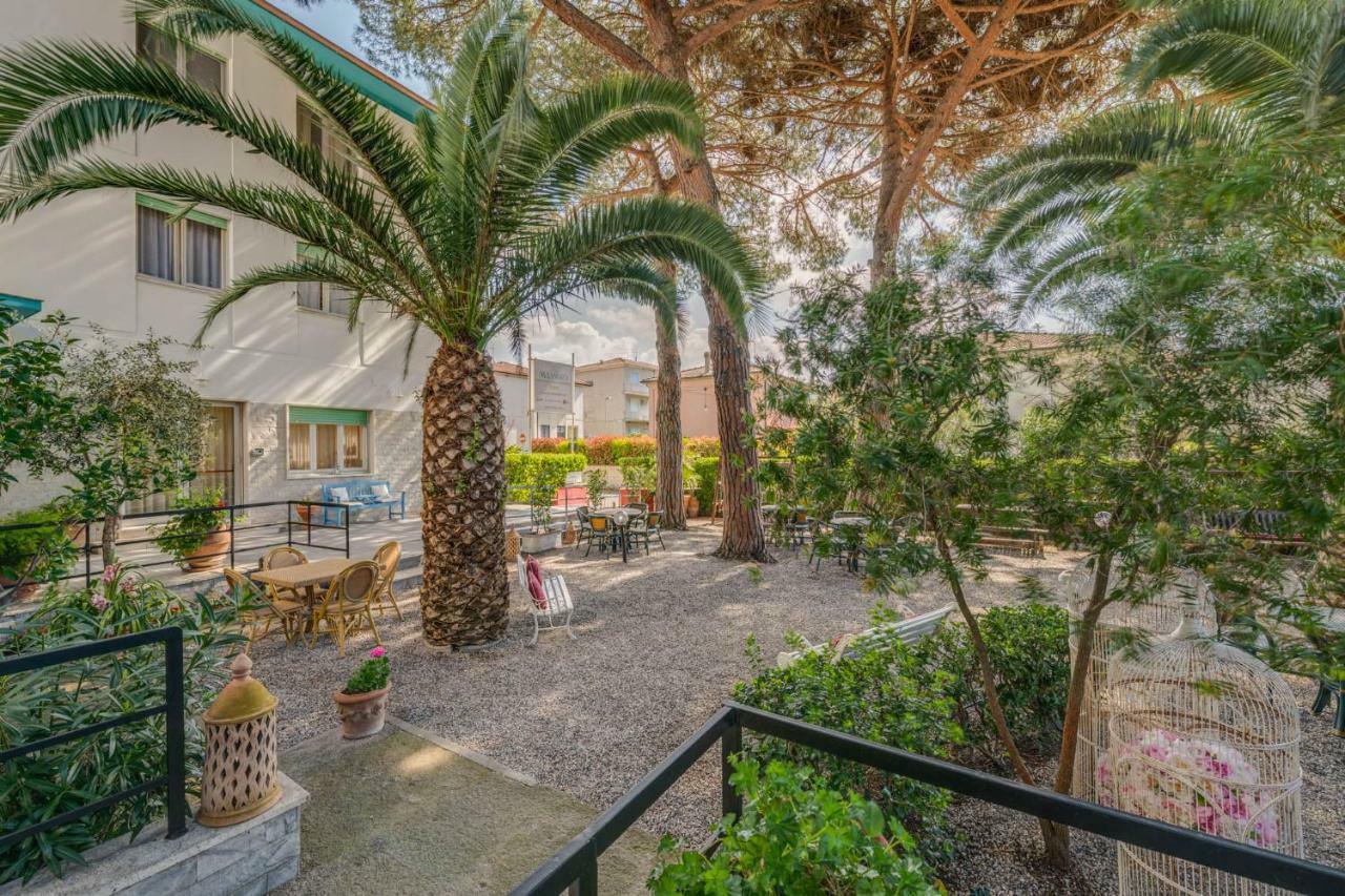 Hotel Massimo Marina di Cecina Esterno foto
