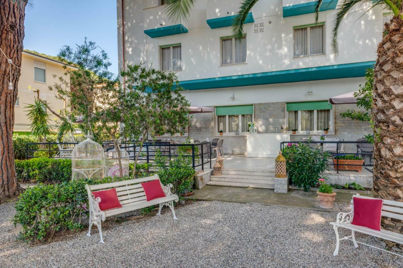 Hotel Massimo Marina di Cecina Esterno foto