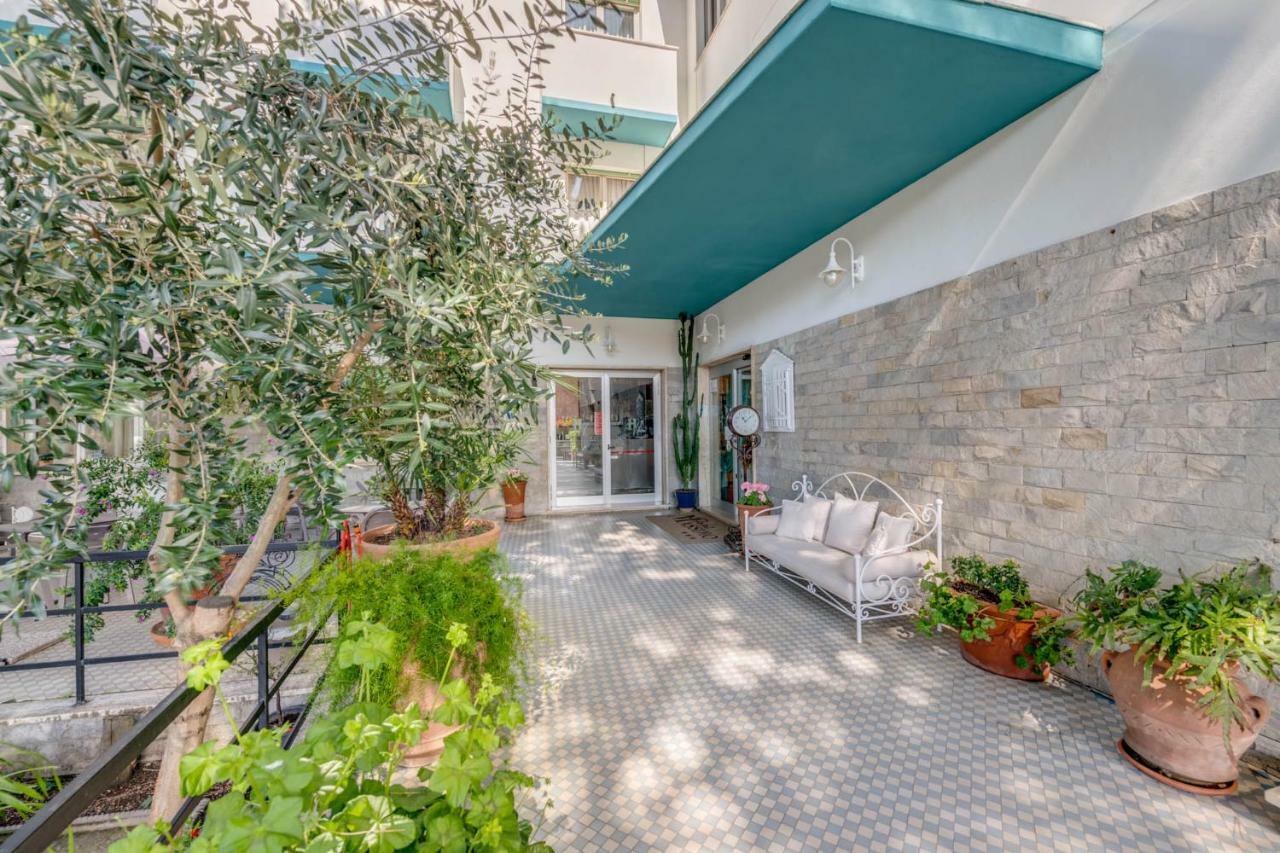 Hotel Massimo Marina di Cecina Esterno foto