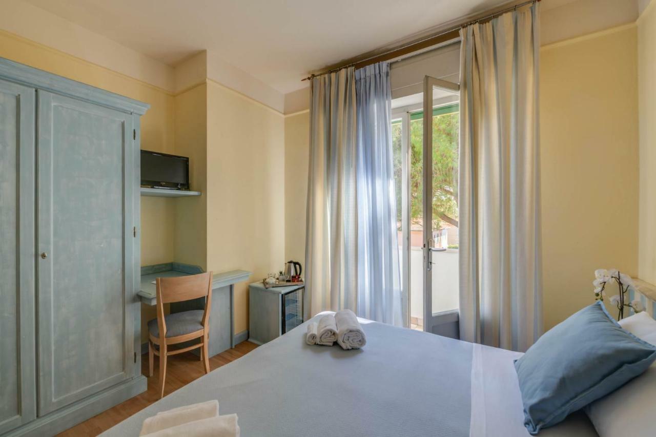 Hotel Massimo Marina di Cecina Esterno foto