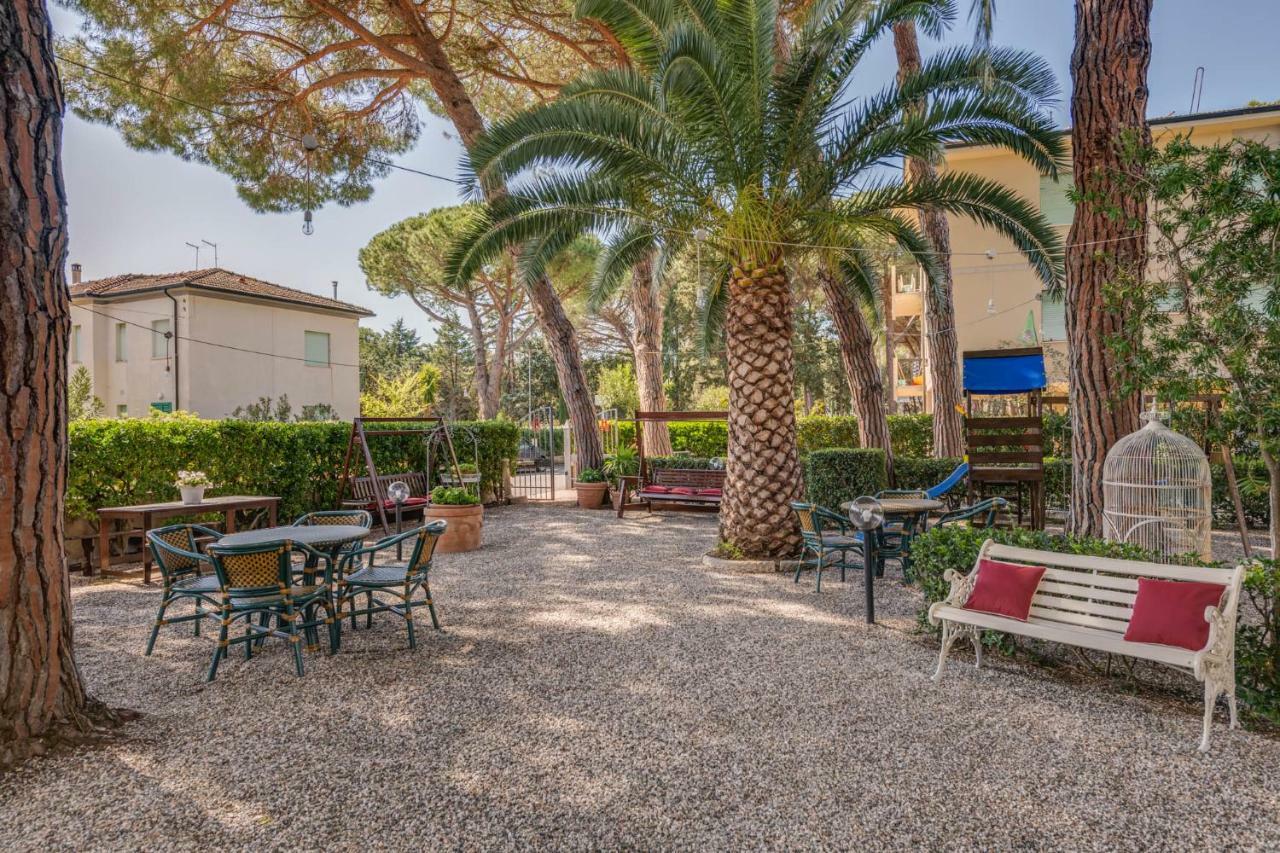 Hotel Massimo Marina di Cecina Esterno foto