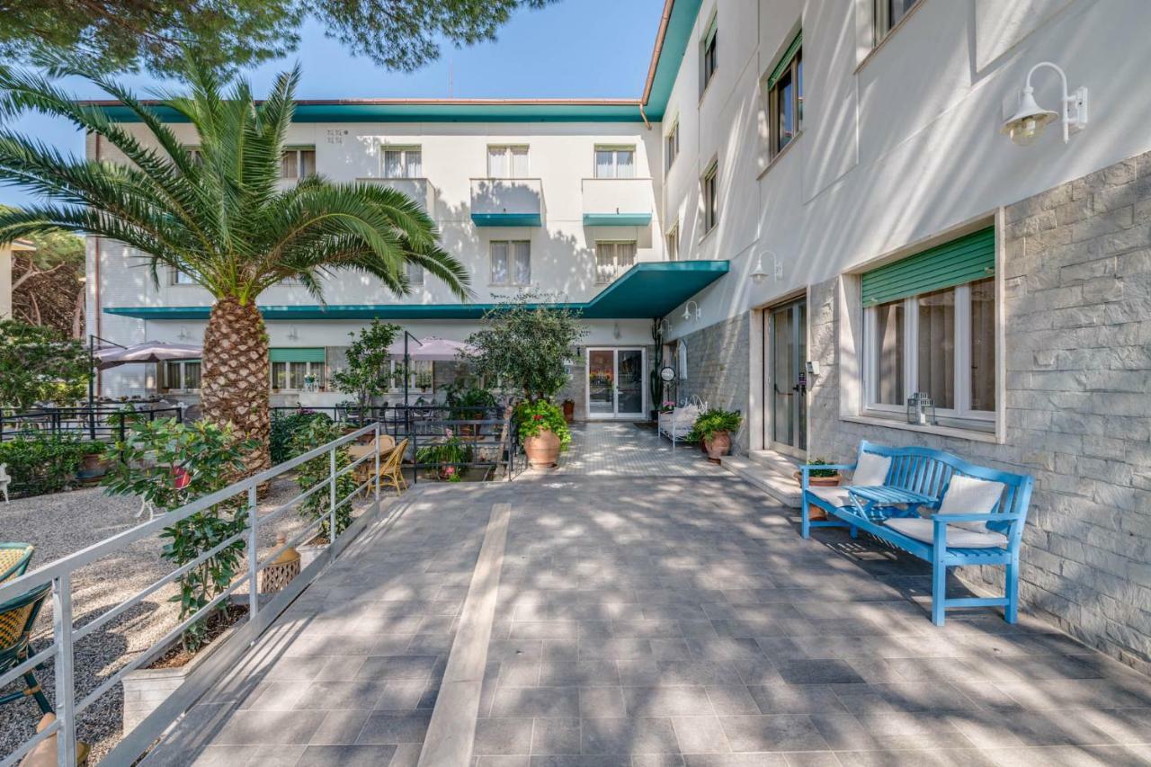 Hotel Massimo Marina di Cecina Esterno foto